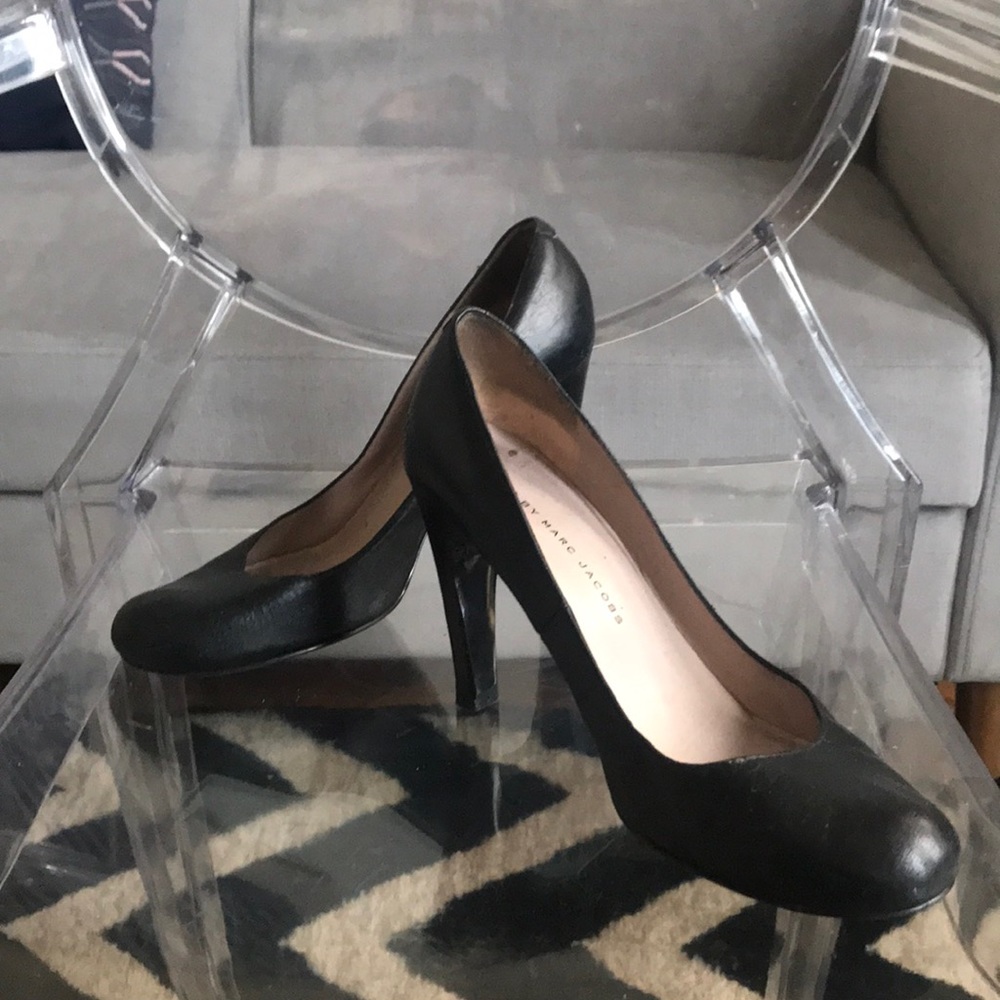 Marc by Marc Jacobs lame’pig blk pump